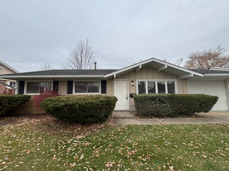 724 Surrey Drive, Streamwood, IL 60107