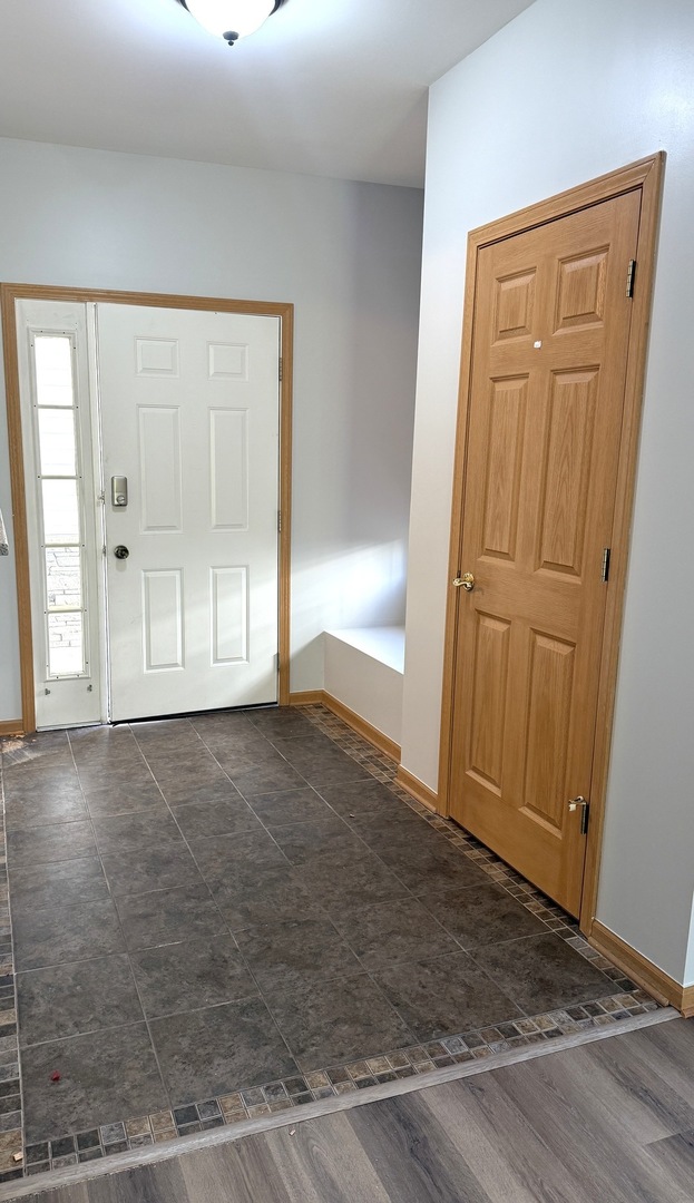 810 Woodewind Drive #810, Naperville, IL 60563