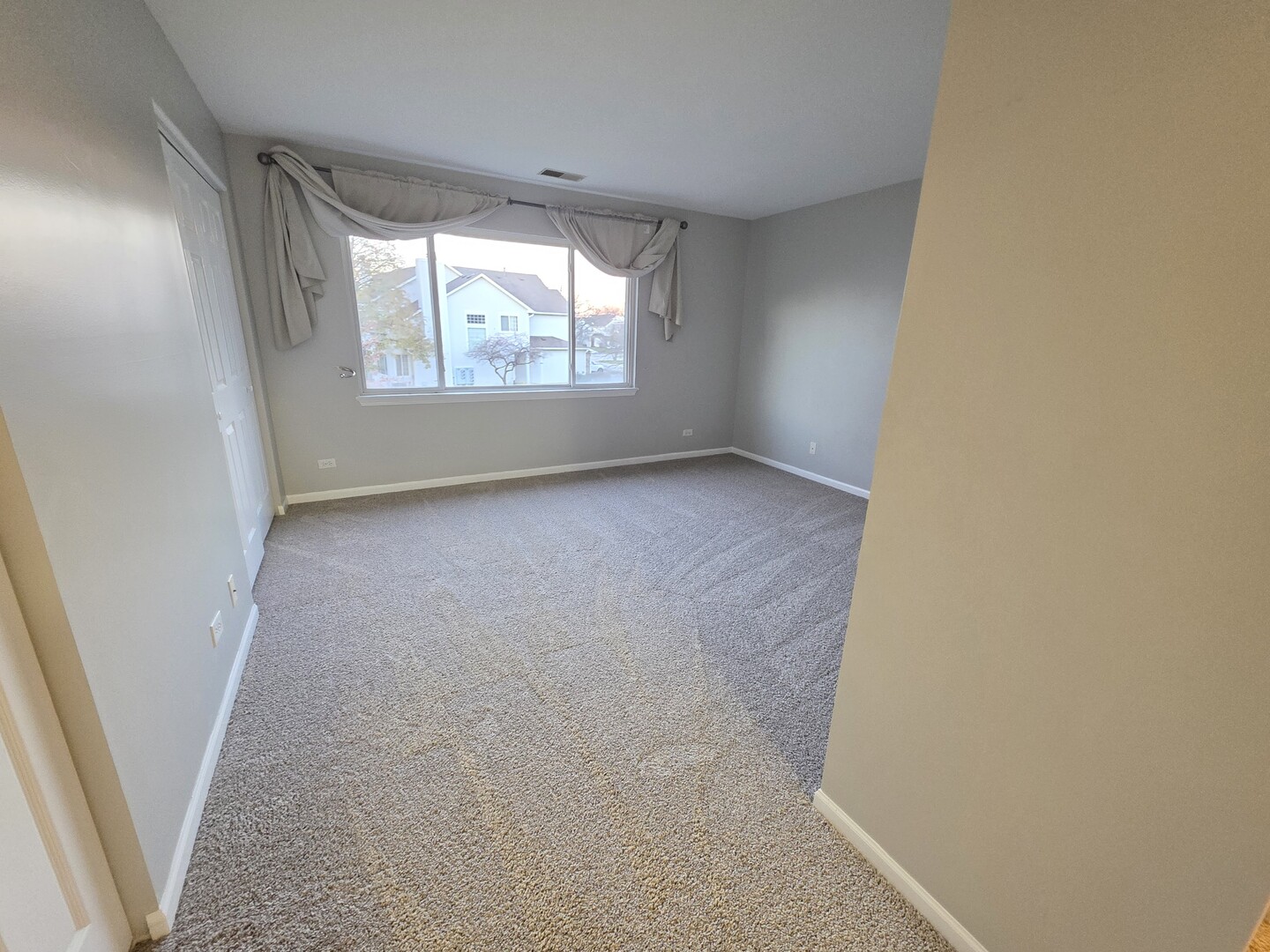 3076 Kentshire Circle #3076, Naperville, IL 60564