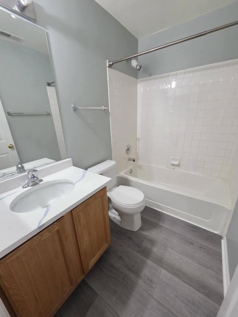 3076 Kentshire Circle #3076, Naperville, IL 60564