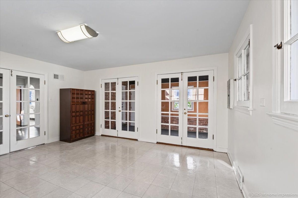 9524 S Francisco Avenue, Evergreen Park, IL 60805