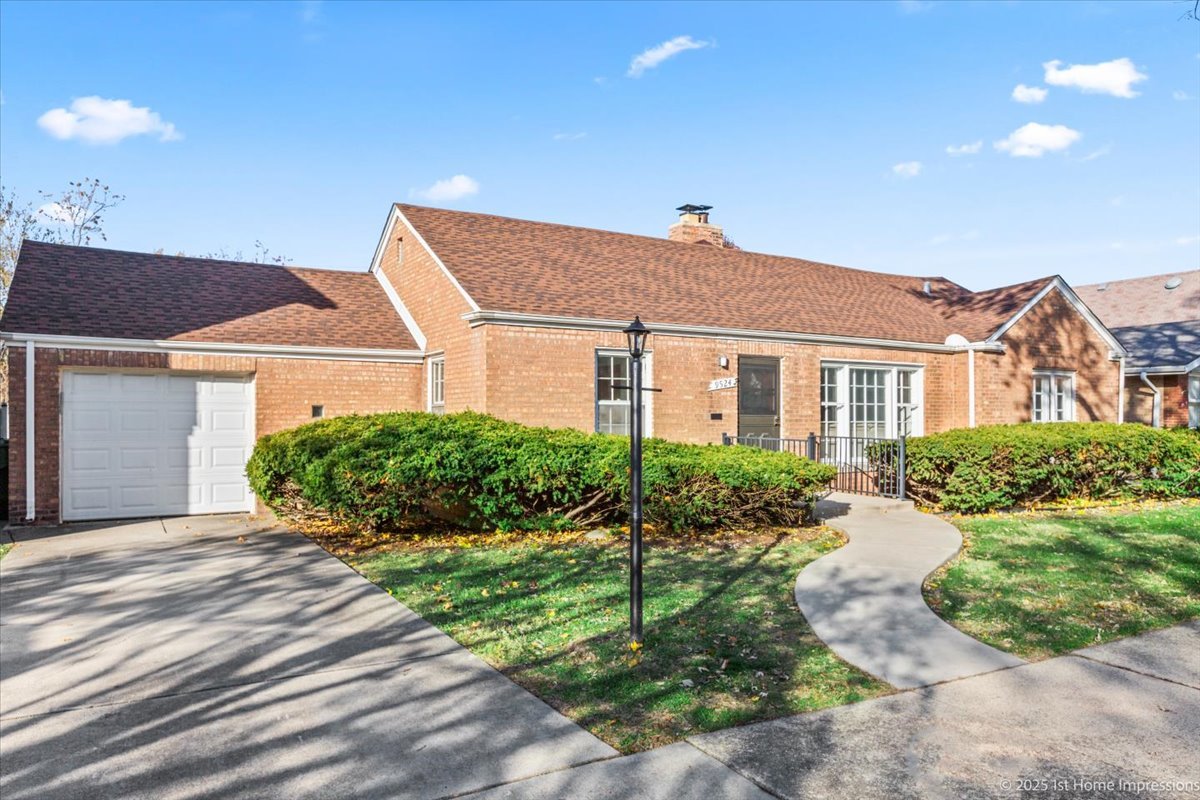9524 S Francisco Avenue, Evergreen Park, IL 60805