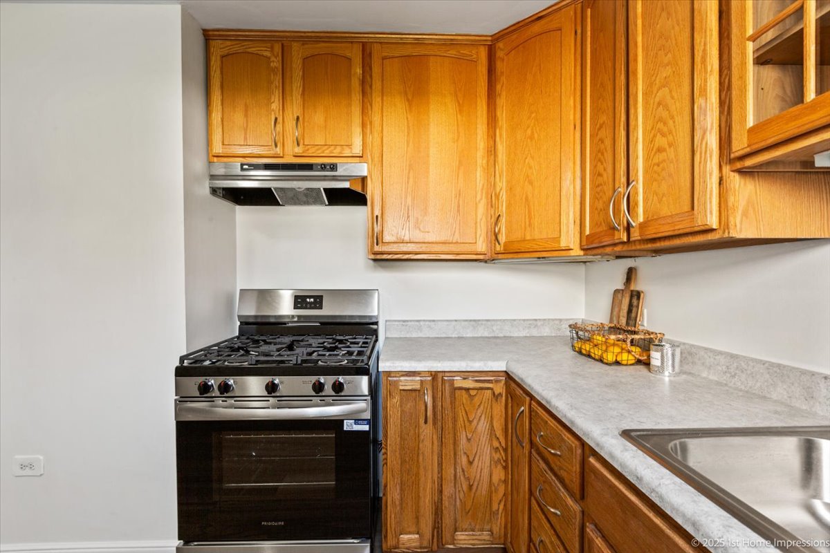 9524 S Francisco Avenue, Evergreen Park, IL 60805