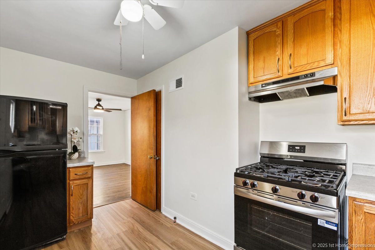 9524 S Francisco Avenue, Evergreen Park, IL 60805