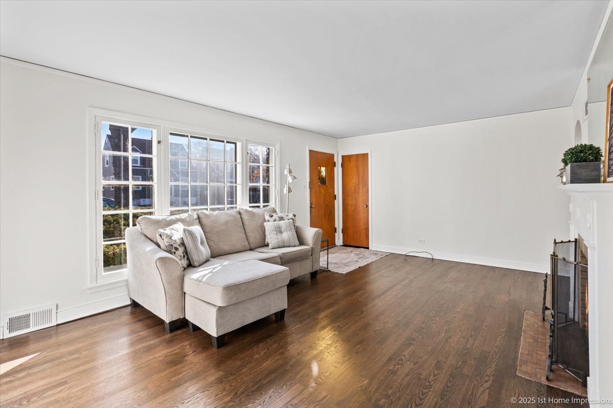 9524 S Francisco Avenue, Evergreen Park, IL 60805