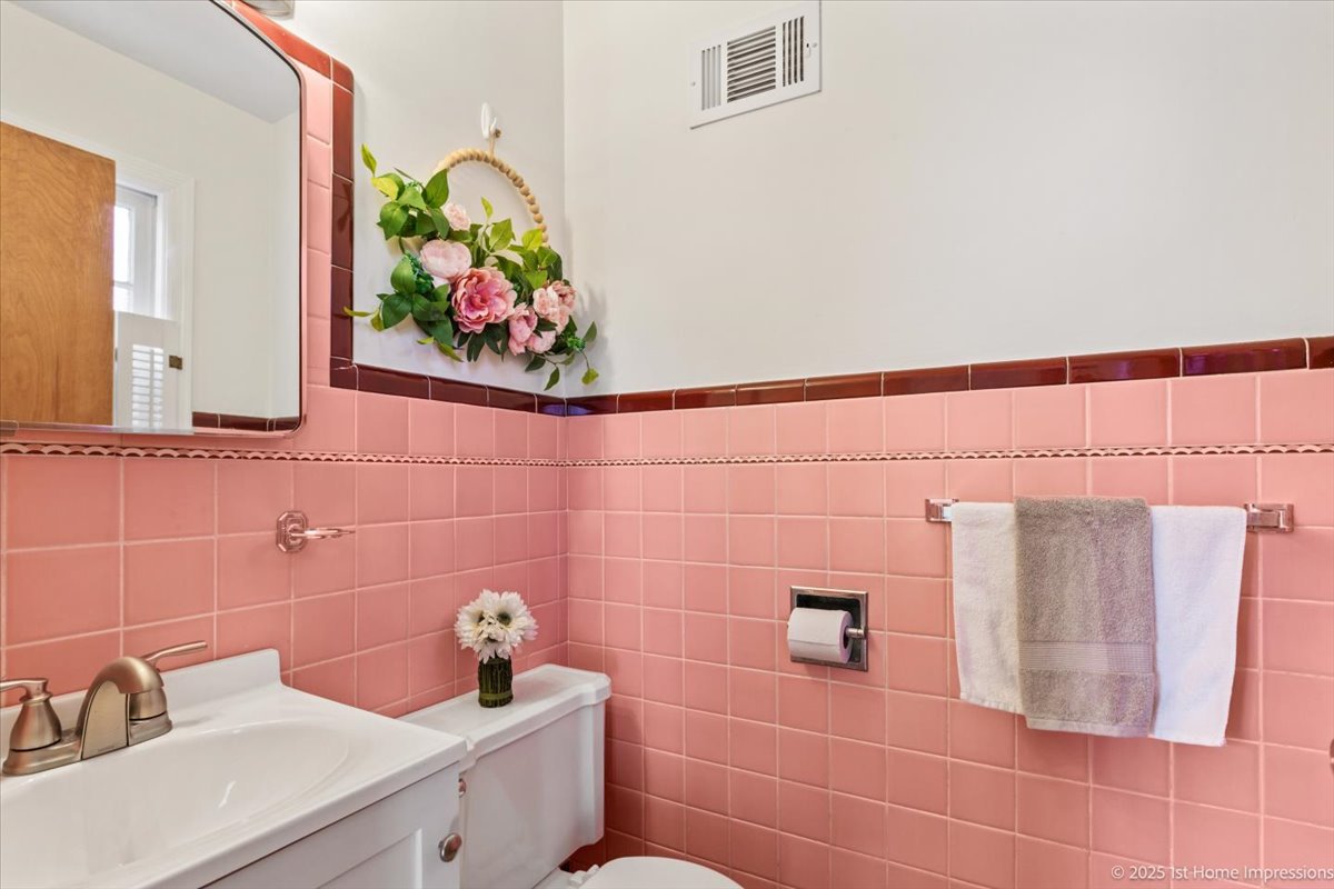 9524 S Francisco Avenue, Evergreen Park, IL 60805