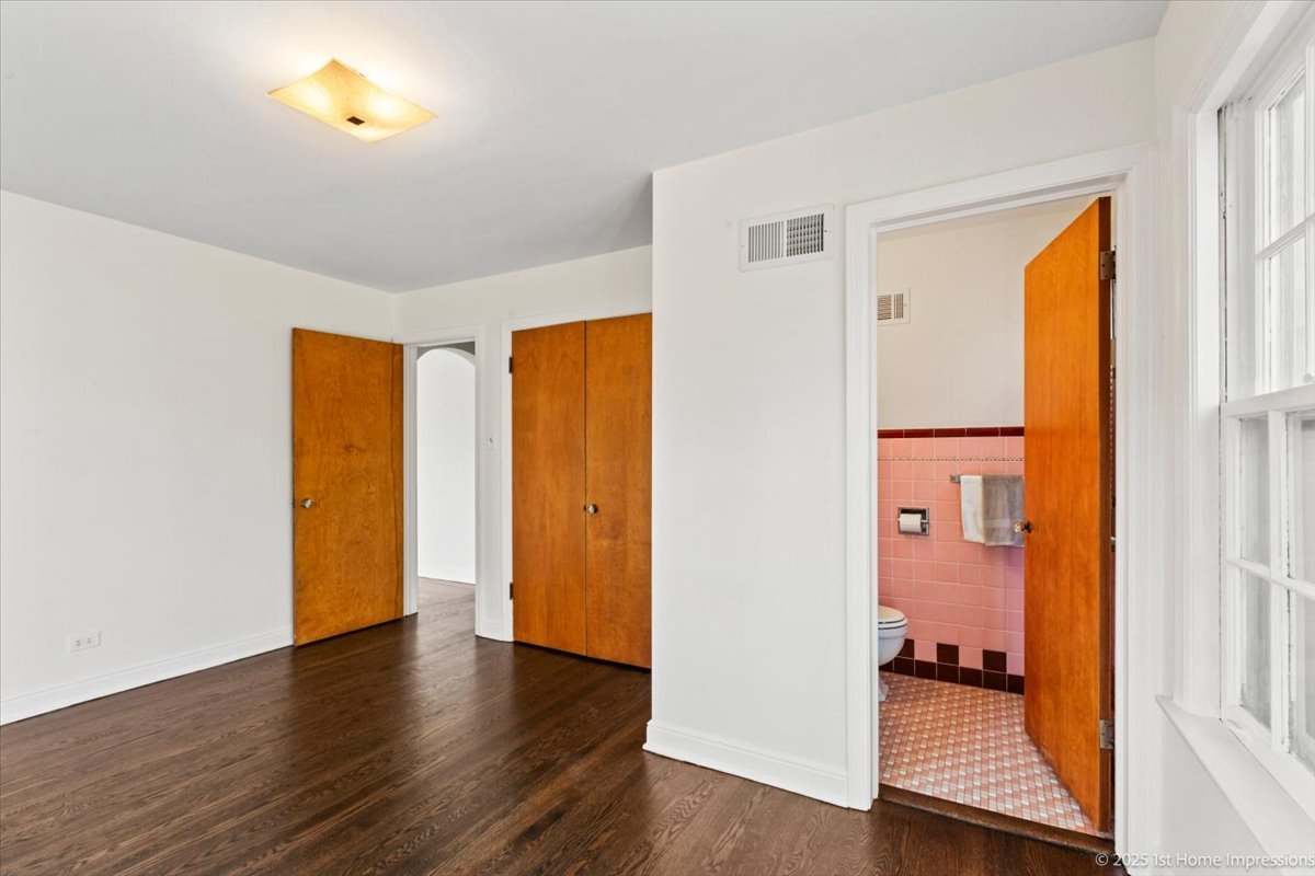 9524 S Francisco Avenue, Evergreen Park, IL 60805