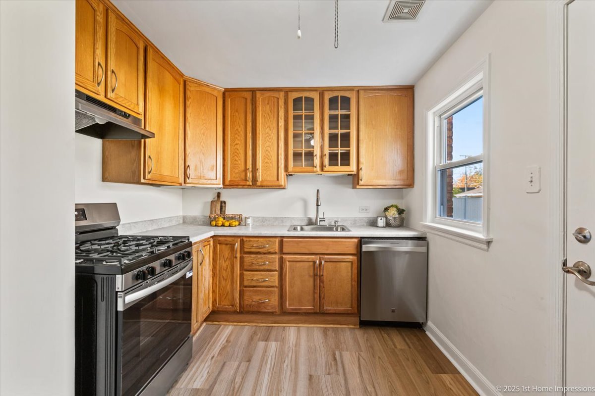 9524 S Francisco Avenue, Evergreen Park, IL 60805