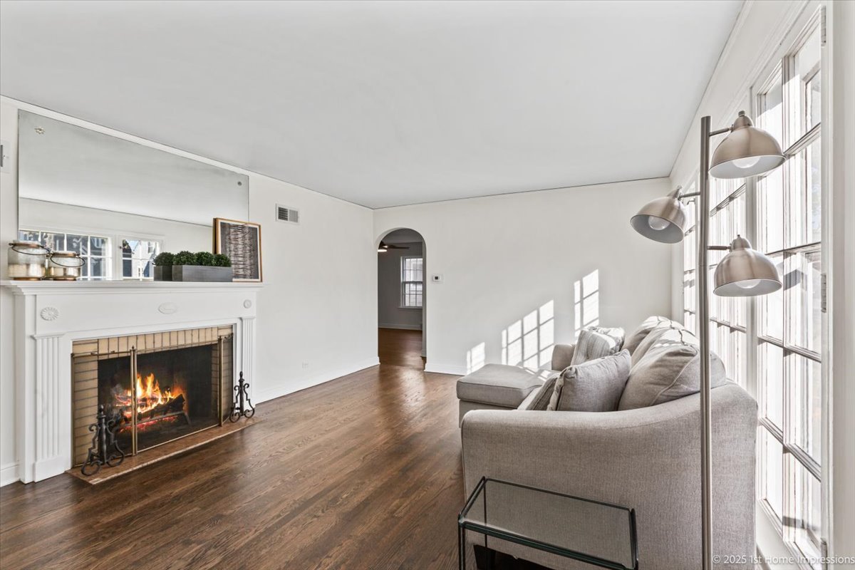 9524 S Francisco Avenue, Evergreen Park, IL 60805