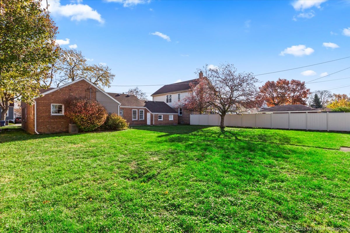 9524 S Francisco Avenue, Evergreen Park, IL 60805