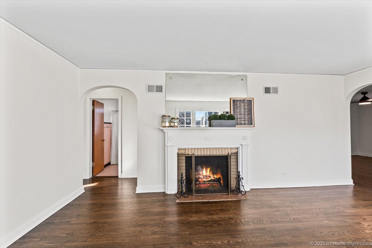 9524 S Francisco Avenue, Evergreen Park, IL 60805