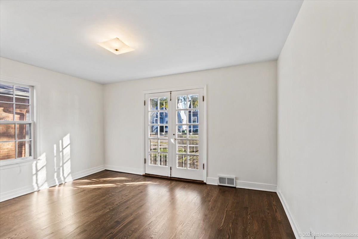 9524 S Francisco Avenue, Evergreen Park, IL 60805