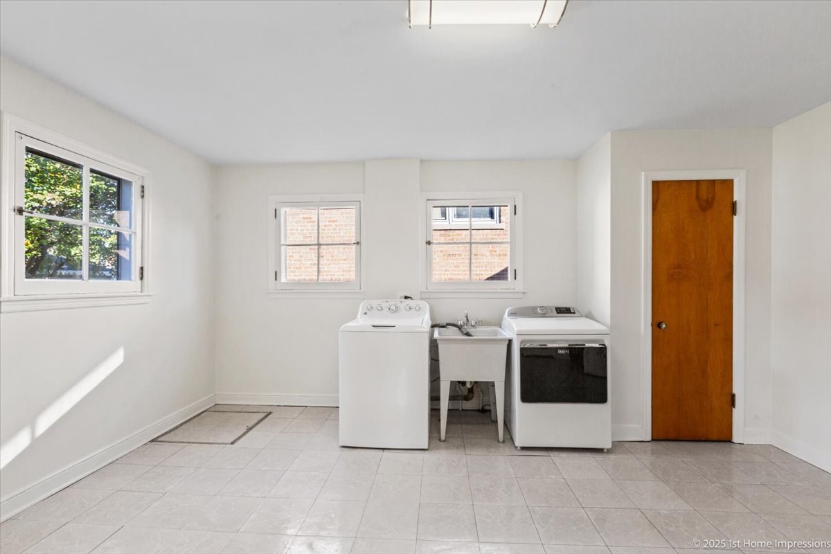 9524 S Francisco Avenue, Evergreen Park, IL 60805