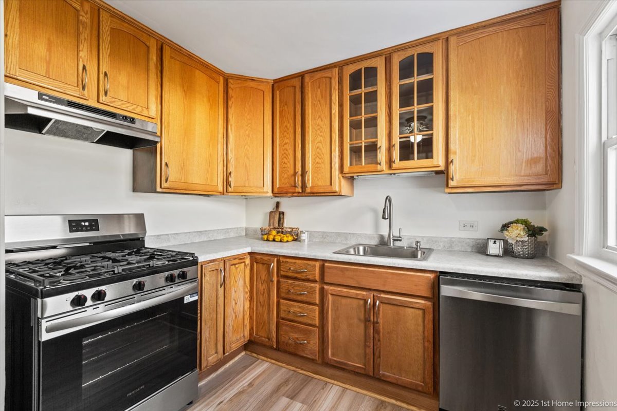 9524 S Francisco Avenue, Evergreen Park, IL 60805