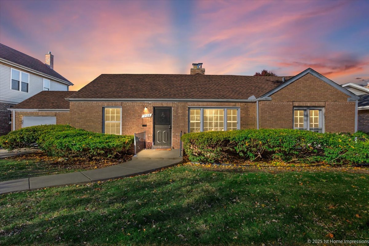 9524 S Francisco Avenue, Evergreen Park, IL 60805