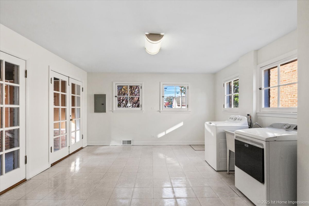 9524 S Francisco Avenue, Evergreen Park, IL 60805