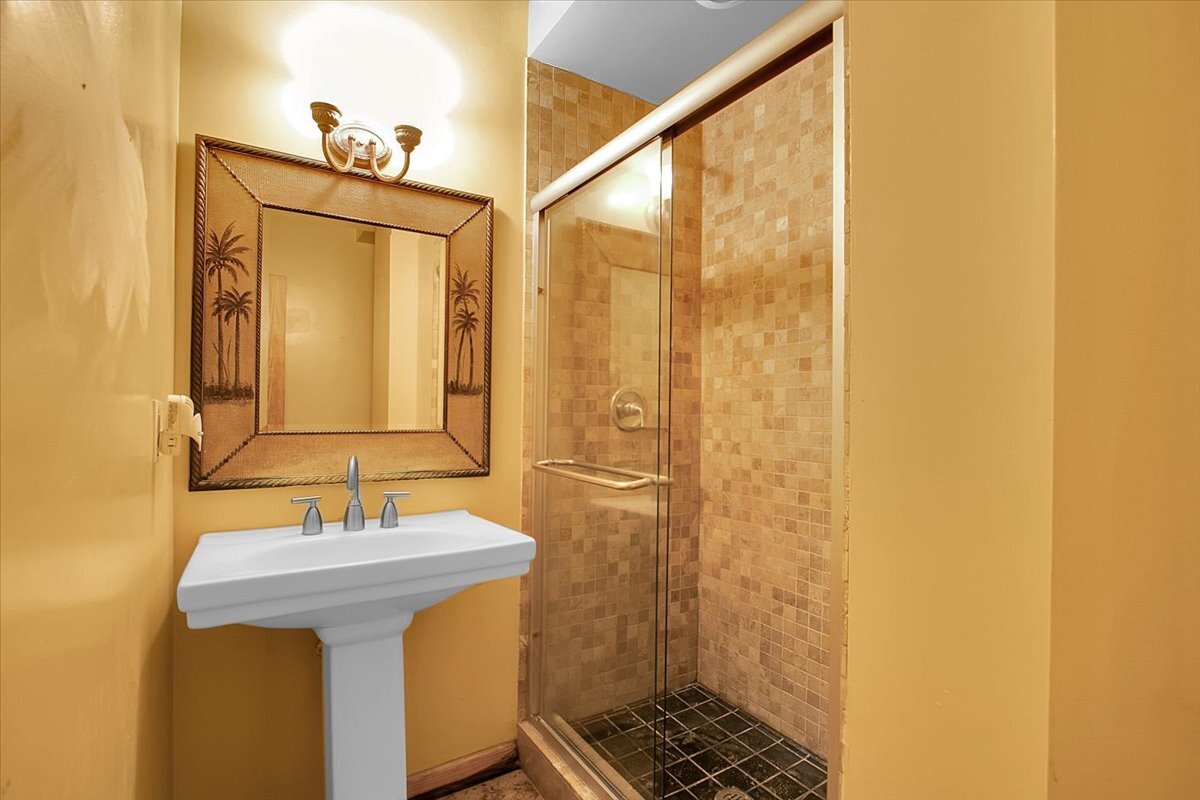 809 E 40th Street #4-4, Chicago, IL 60653