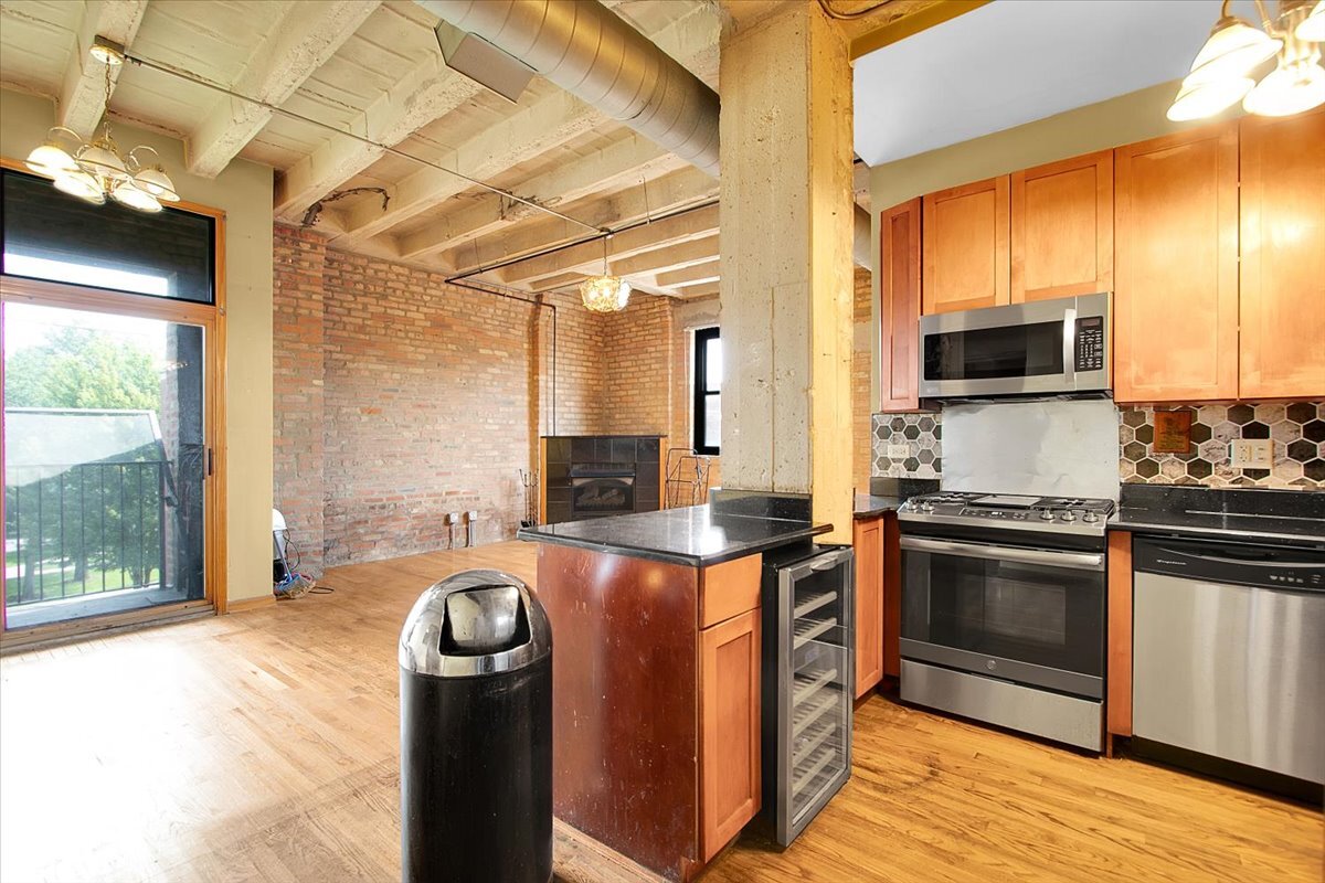 809 E 40th Street #4-4, Chicago, IL 60653
