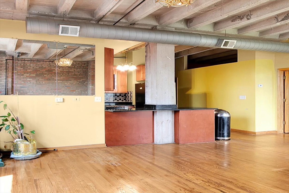 809 E 40th Street #4-4, Chicago, IL 60653