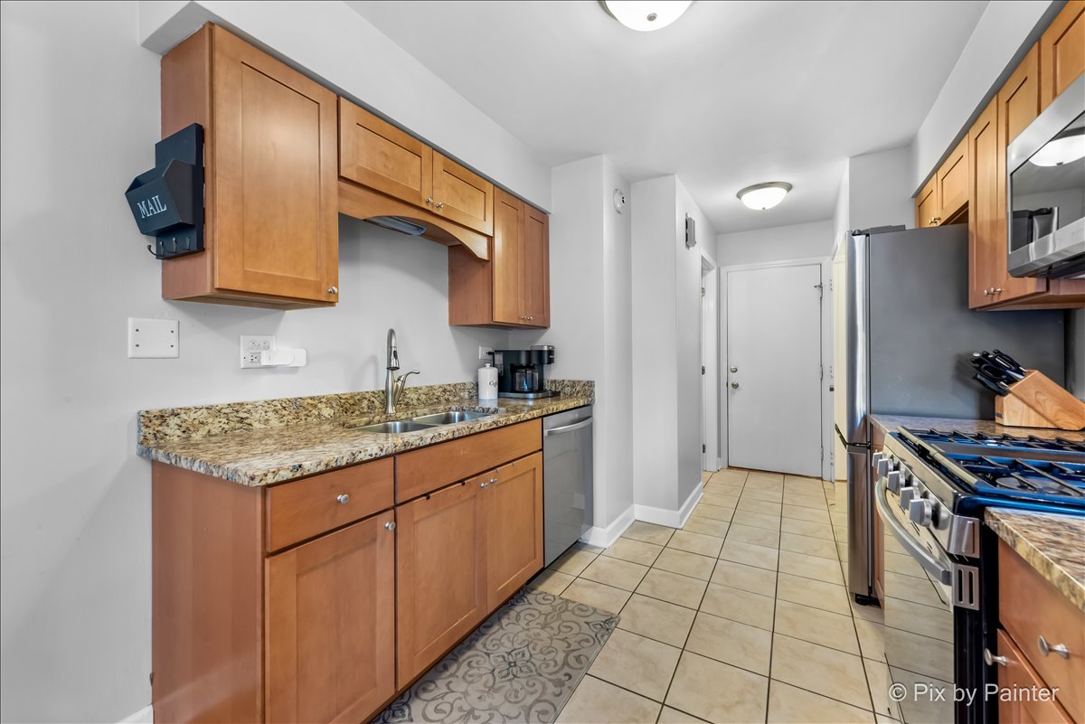 2783 Wayfaring Lane #14B, Lisle, IL 60532