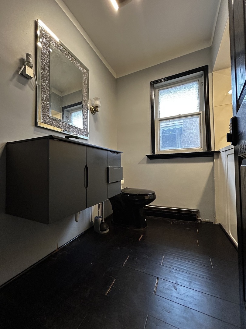 1034 W 104th Place, Chicago, IL 60643