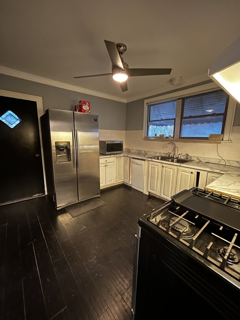 1034 W 104th Place, Chicago, IL 60643