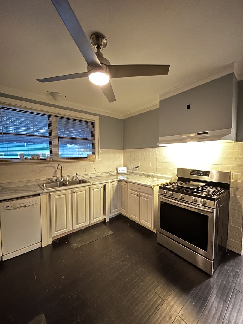 1034 W 104th Place, Chicago, IL 60643