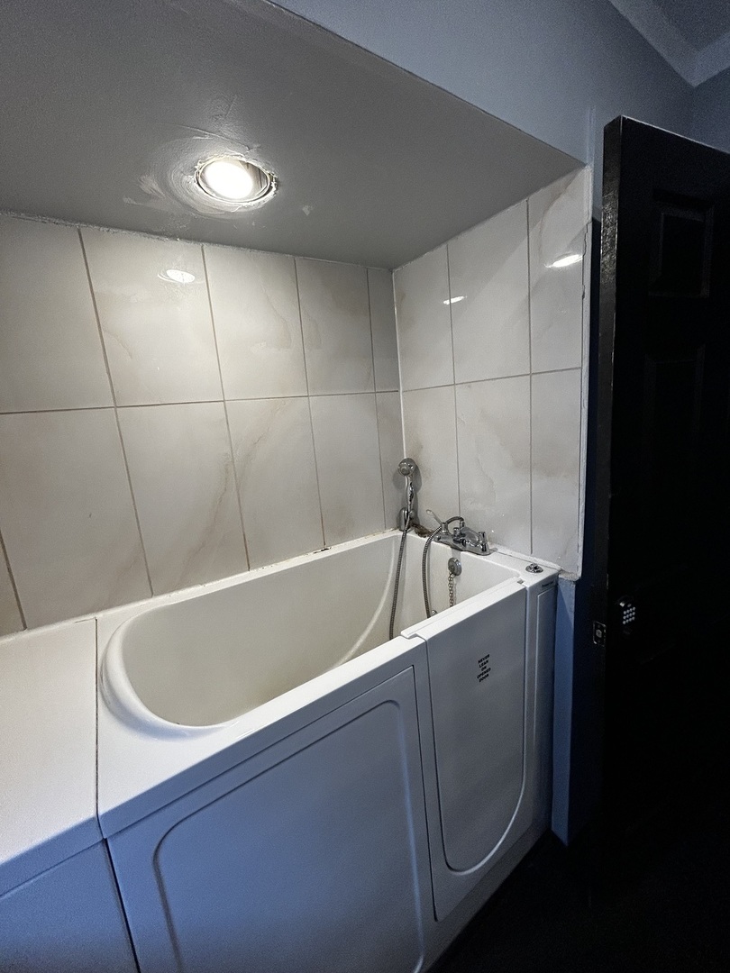 1034 W 104th Place, Chicago, IL 60643