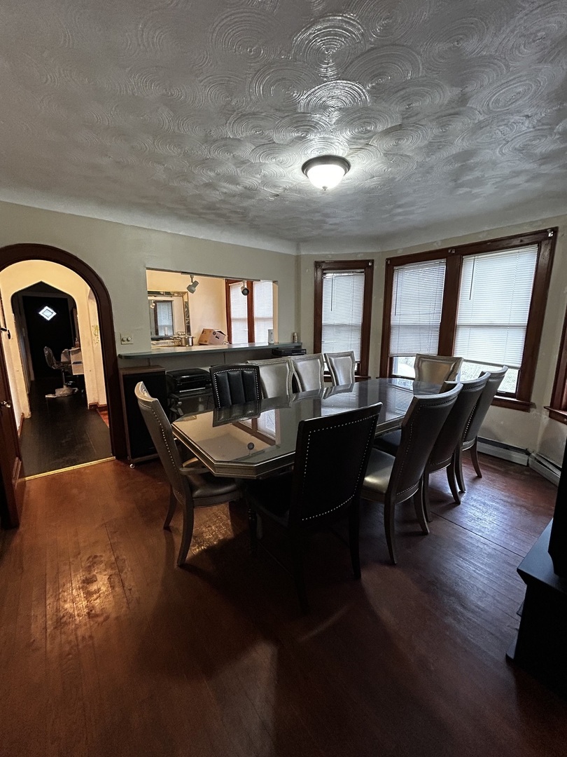 1034 W 104th Place, Chicago, IL 60643