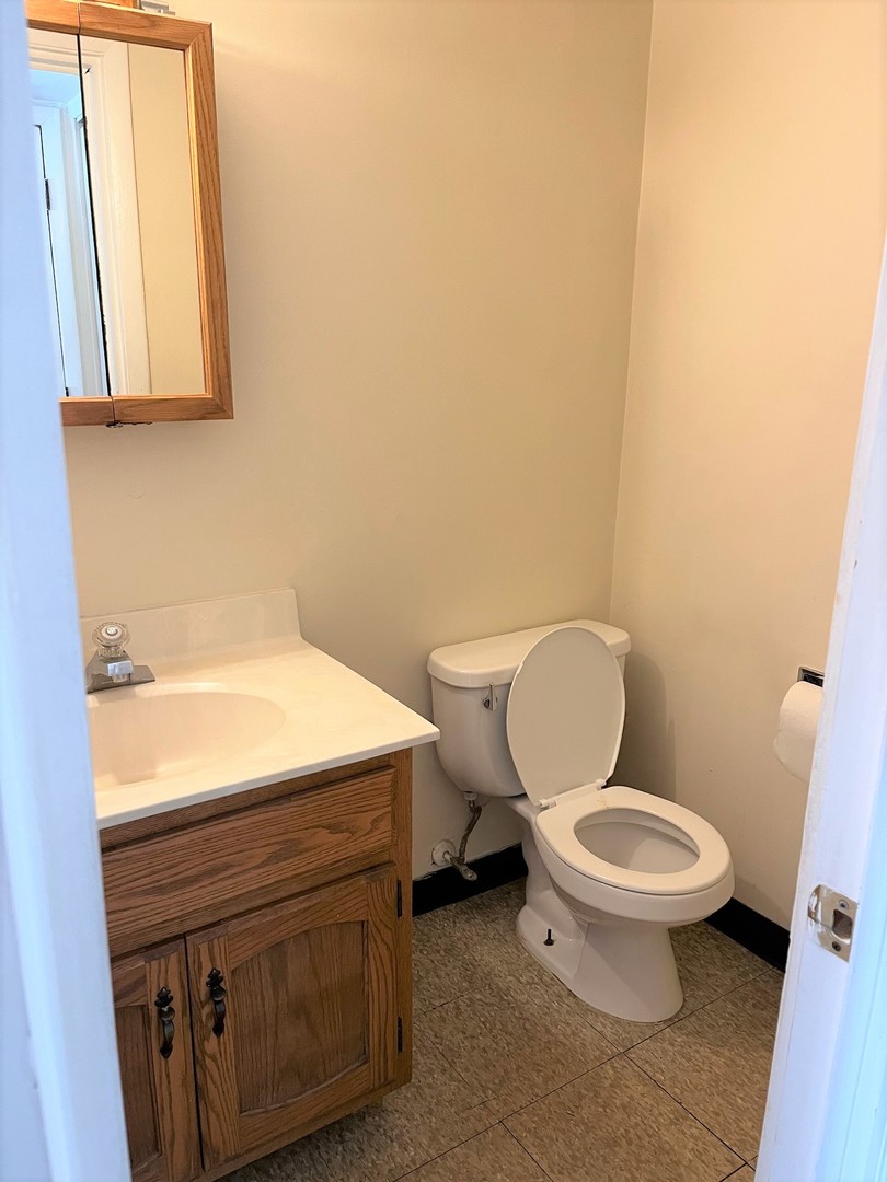 334 Joan Court #B, Bartlett, IL 60103