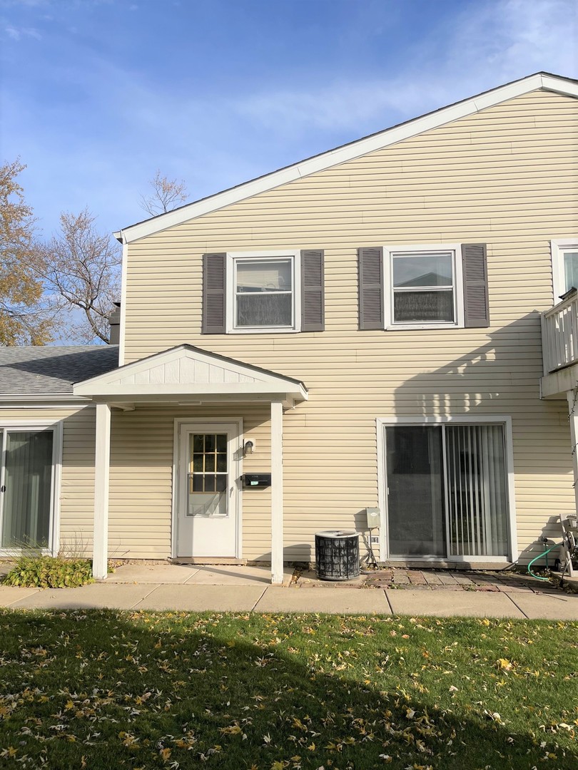 334 Joan Court #B, Bartlett, IL 60103
