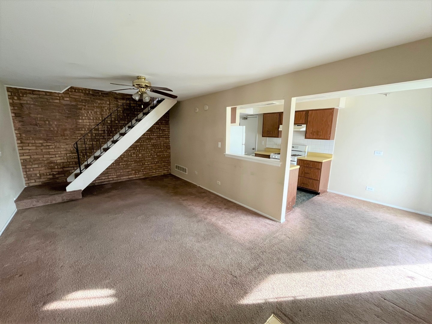 334 Joan Court #B, Bartlett, IL 60103