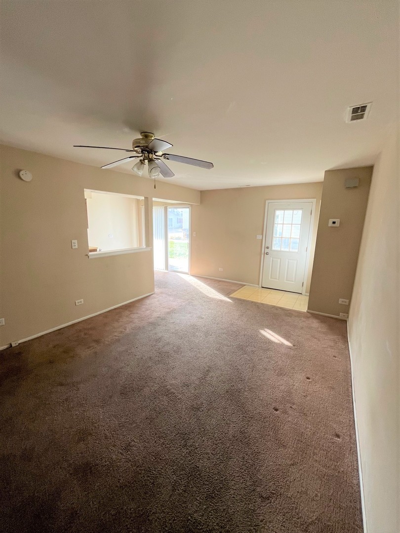 334 Joan Court #B, Bartlett, IL 60103