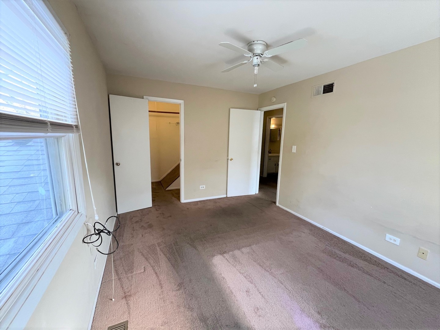 334 Joan Court #B, Bartlett, IL 60103