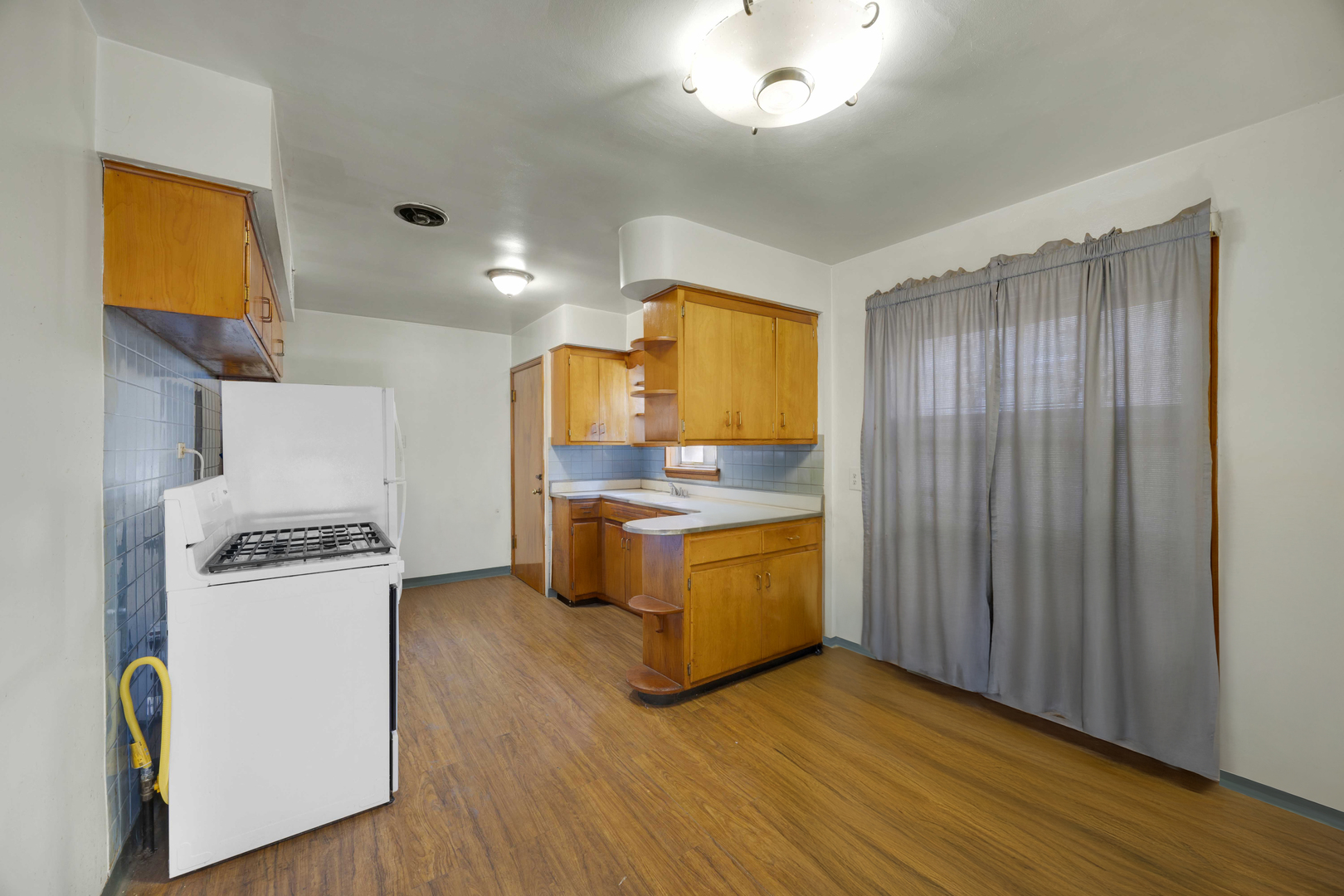 9018 S Ridgeland Avenue, Chicago, IL 60617