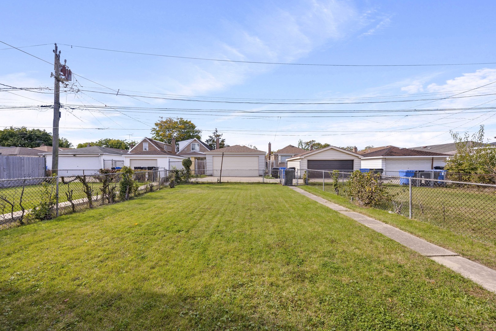 9018 S Ridgeland Avenue, Chicago, IL 60617