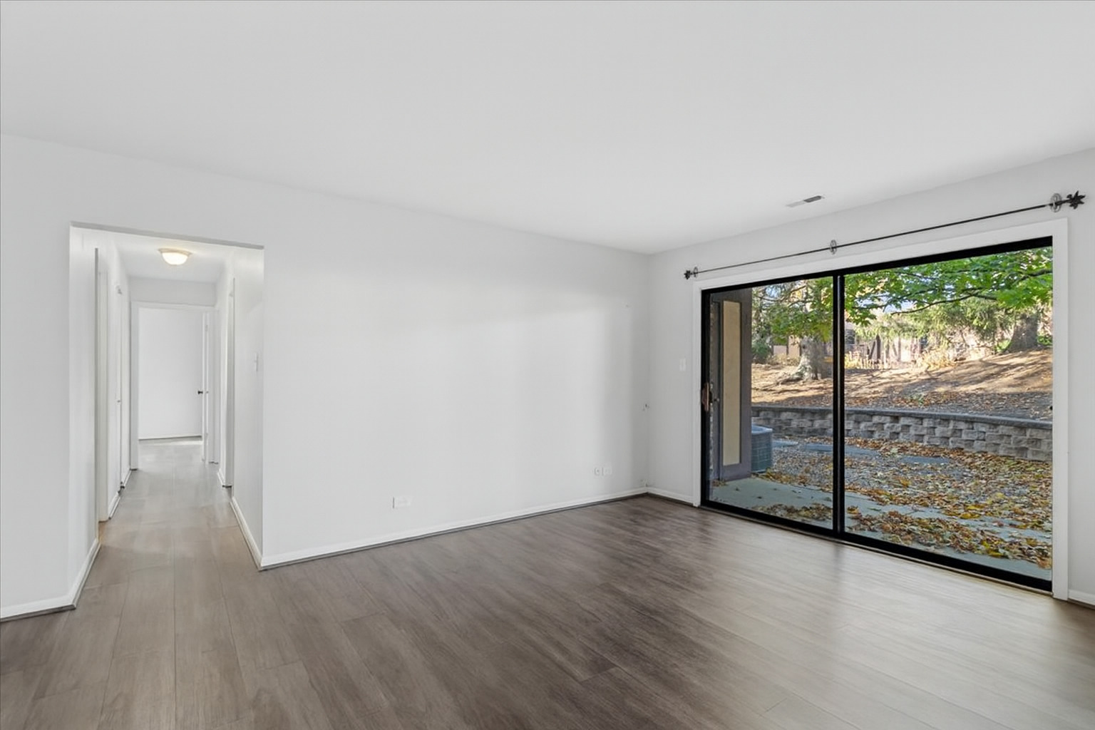 1601 Thames Court #A, Wheaton, IL 60189