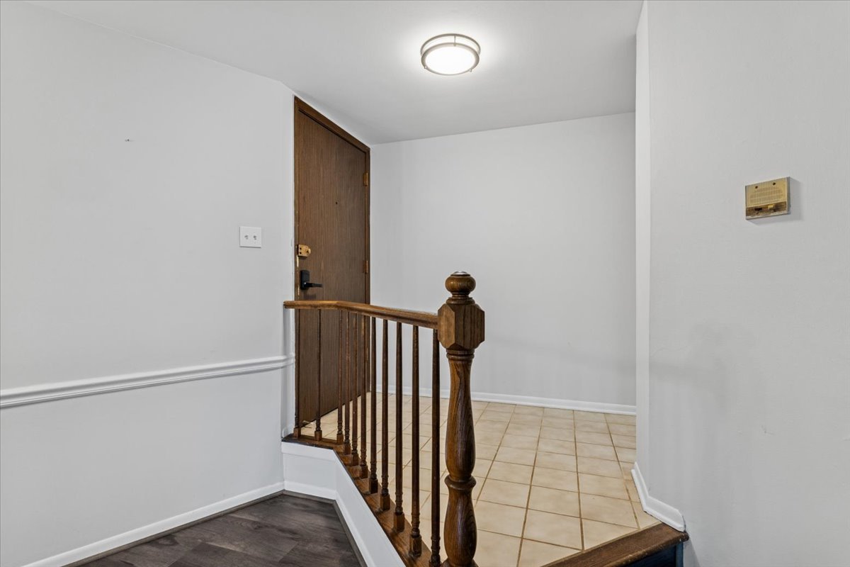 1601 Thames Court #A, Wheaton, IL 60189