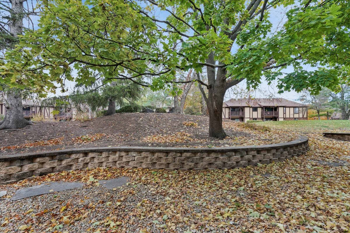 1601 Thames Court #A, Wheaton, IL 60189