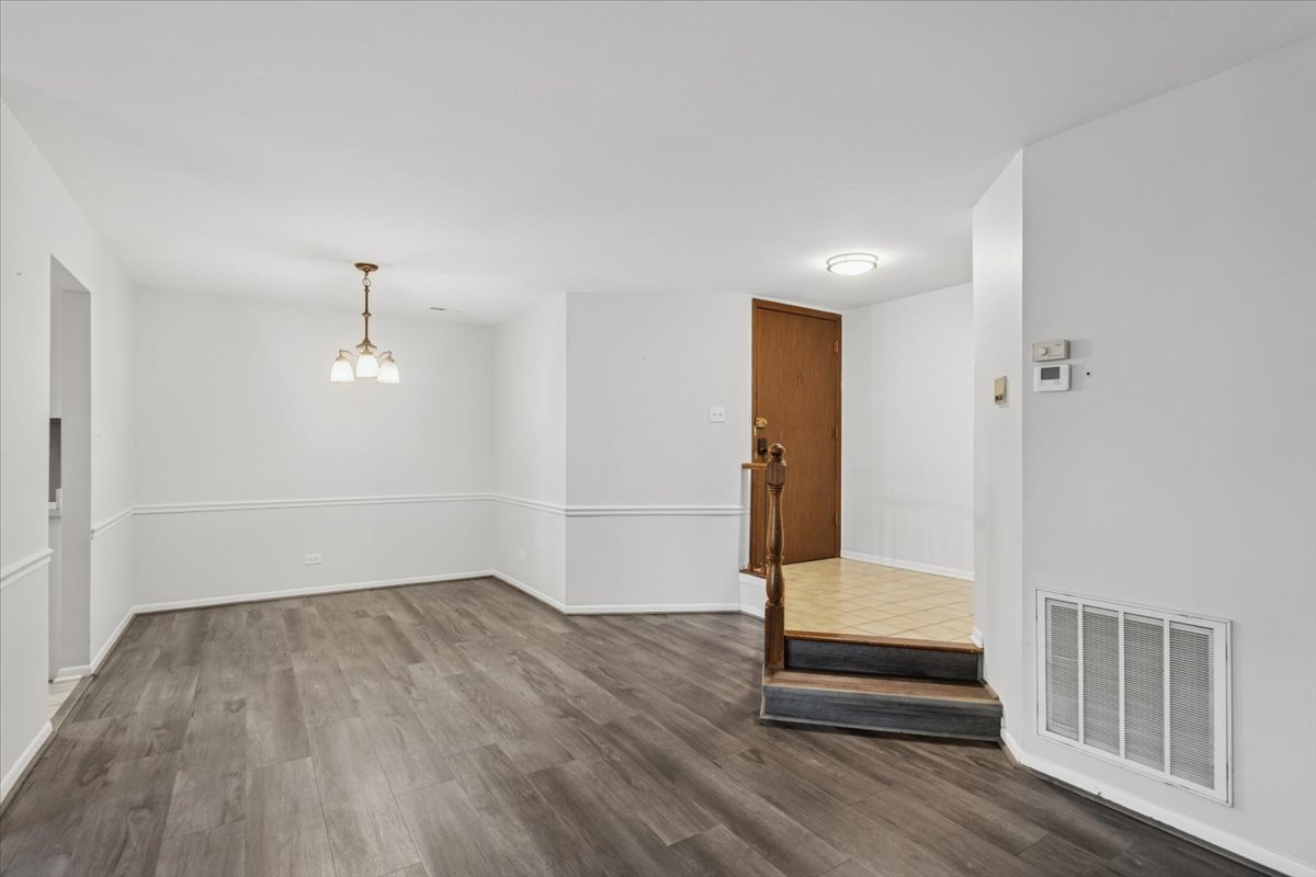 1601 Thames Court #A, Wheaton, IL 60189