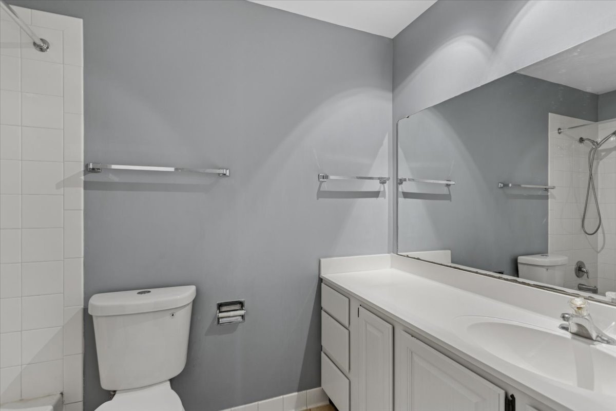 1601 Thames Court #A, Wheaton, IL 60189