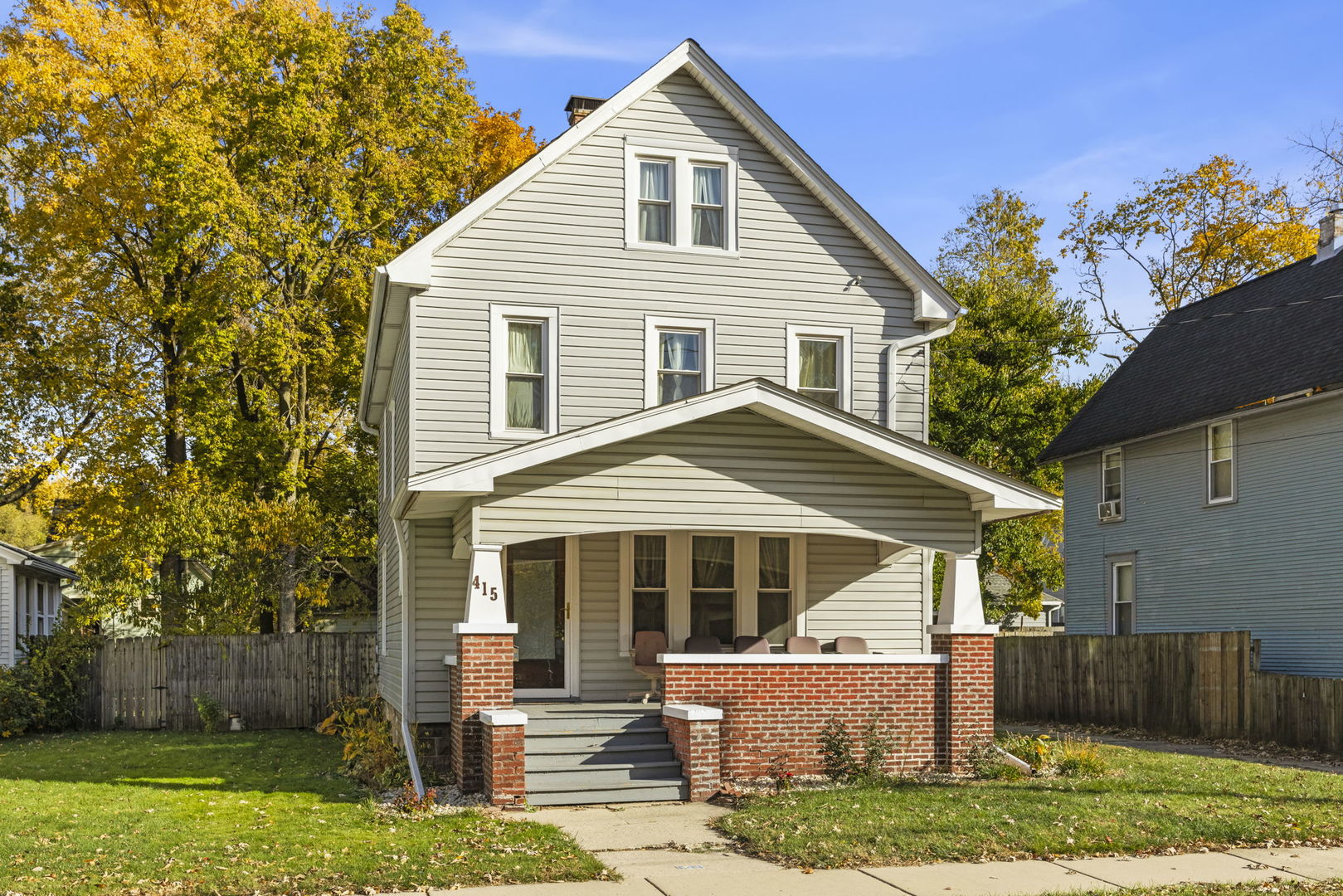 415 Blackhawk Street, Aurora, IL 60506