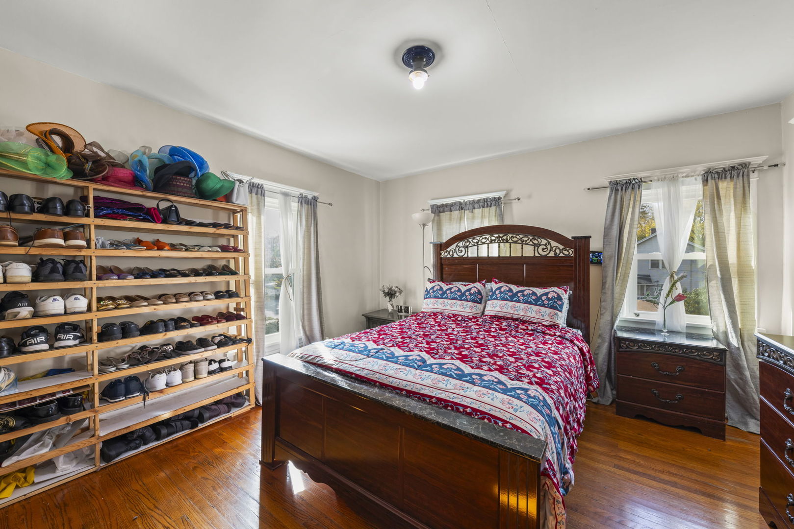 415 Blackhawk Street, Aurora, IL 60506