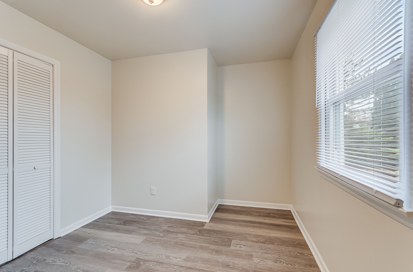 2414 Emlong Street, Joliet, IL 60435