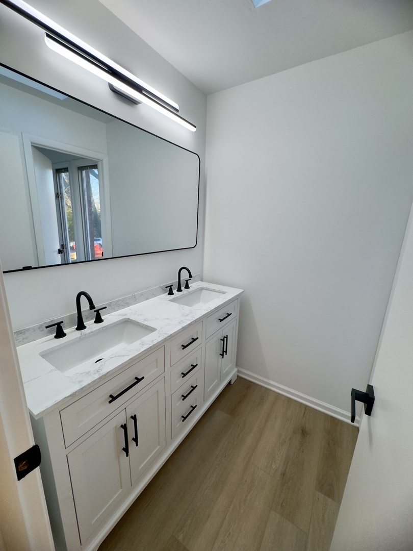 806 Wildwood Court, Oak Brook, IL 60523