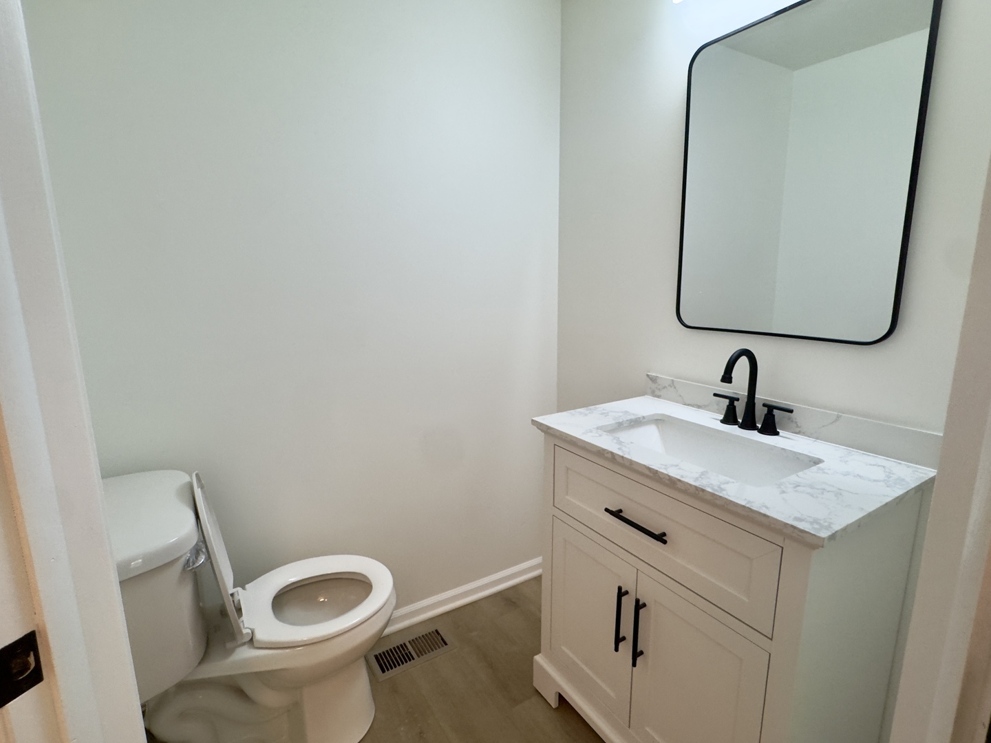 806 Wildwood Court, Oak Brook, IL 60523