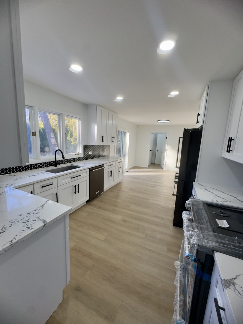 806 Wildwood Court, Oak Brook, IL 60523