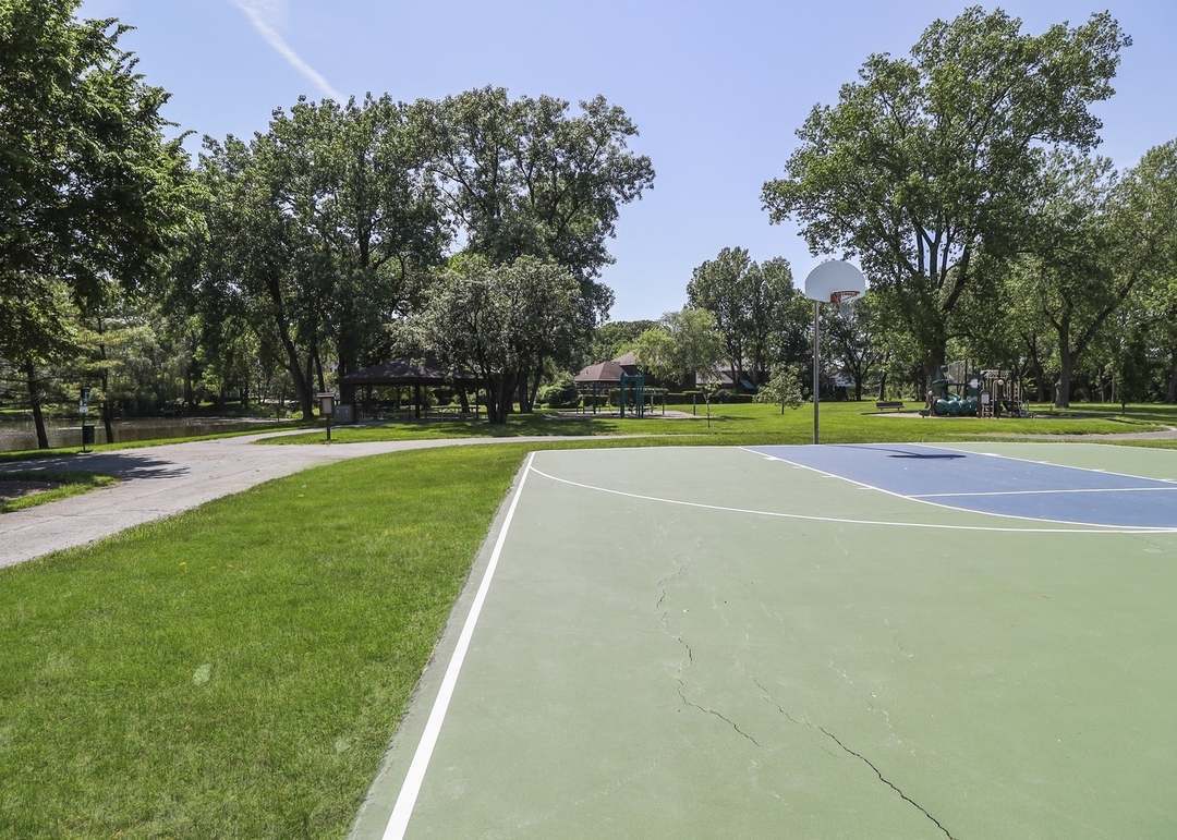 806 Wildwood Court, Oak Brook, IL 60523