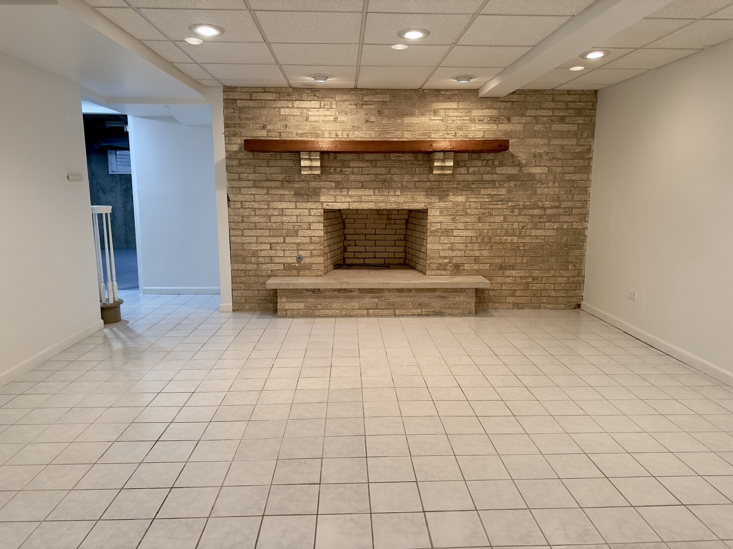 806 Wildwood Court, Oak Brook, IL 60523