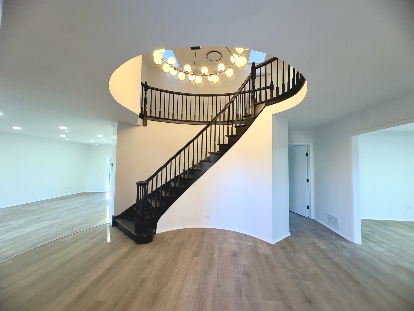 806 Wildwood Court, Oak Brook, IL 60523